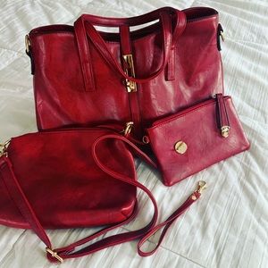 3 piece Red purse set 👛! Excellent condition 😍